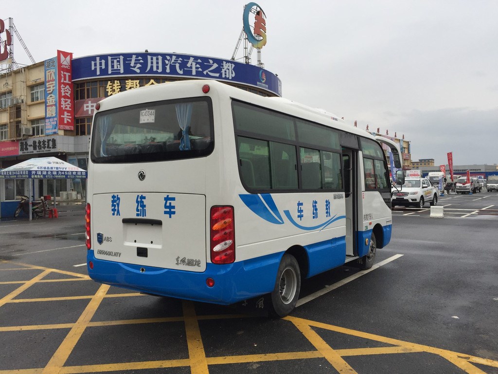 東風(fēng)超龍B1中巴教練車